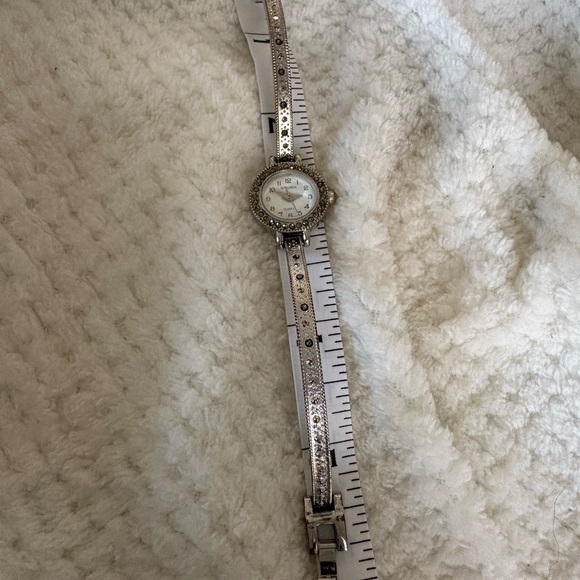 Gruen women’s Stainless Steel marcasite Quartz Wristswatch Silver Gem-White Dial - Picture 16 of 16